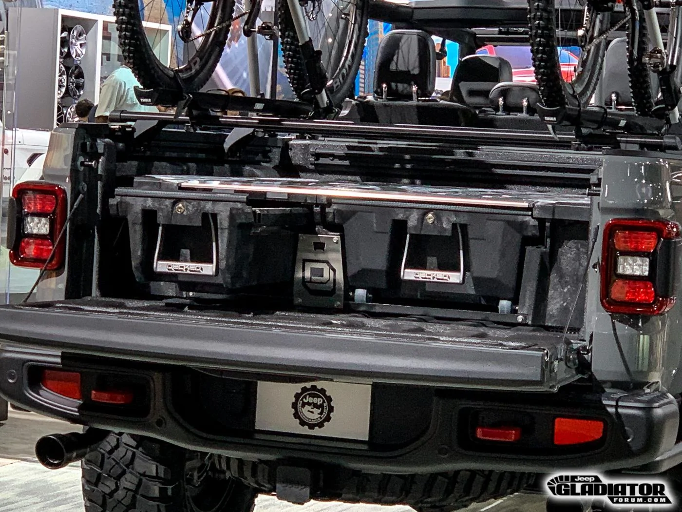 Jeep Gladiator Mopar Accessorized 2020 Jeep Gladiator (in Sting Gray) 2020-Jeep-Gladiator-JT-Pickup-Mopar-Accessories-LA-Auto-Show-6