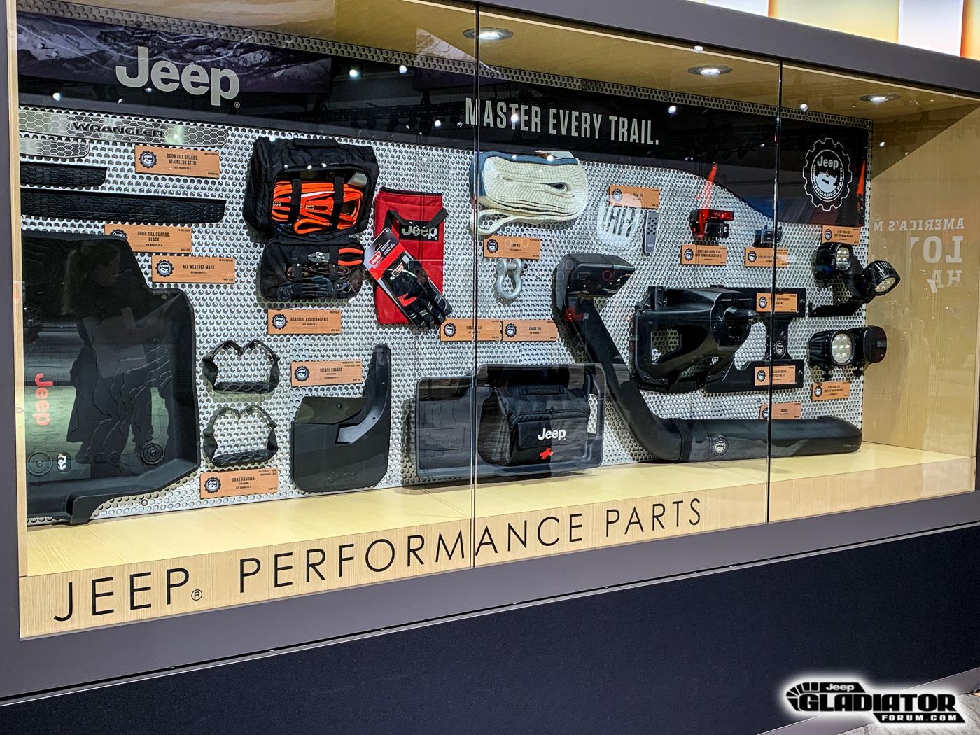 Jeep Gladiator Mopar Accessorized 2020 Jeep Gladiator (in Sting Gray) 2020-Jeep-Gladiator-JT-Pickup-Mopar-Accessories-LA-Auto-Show-7