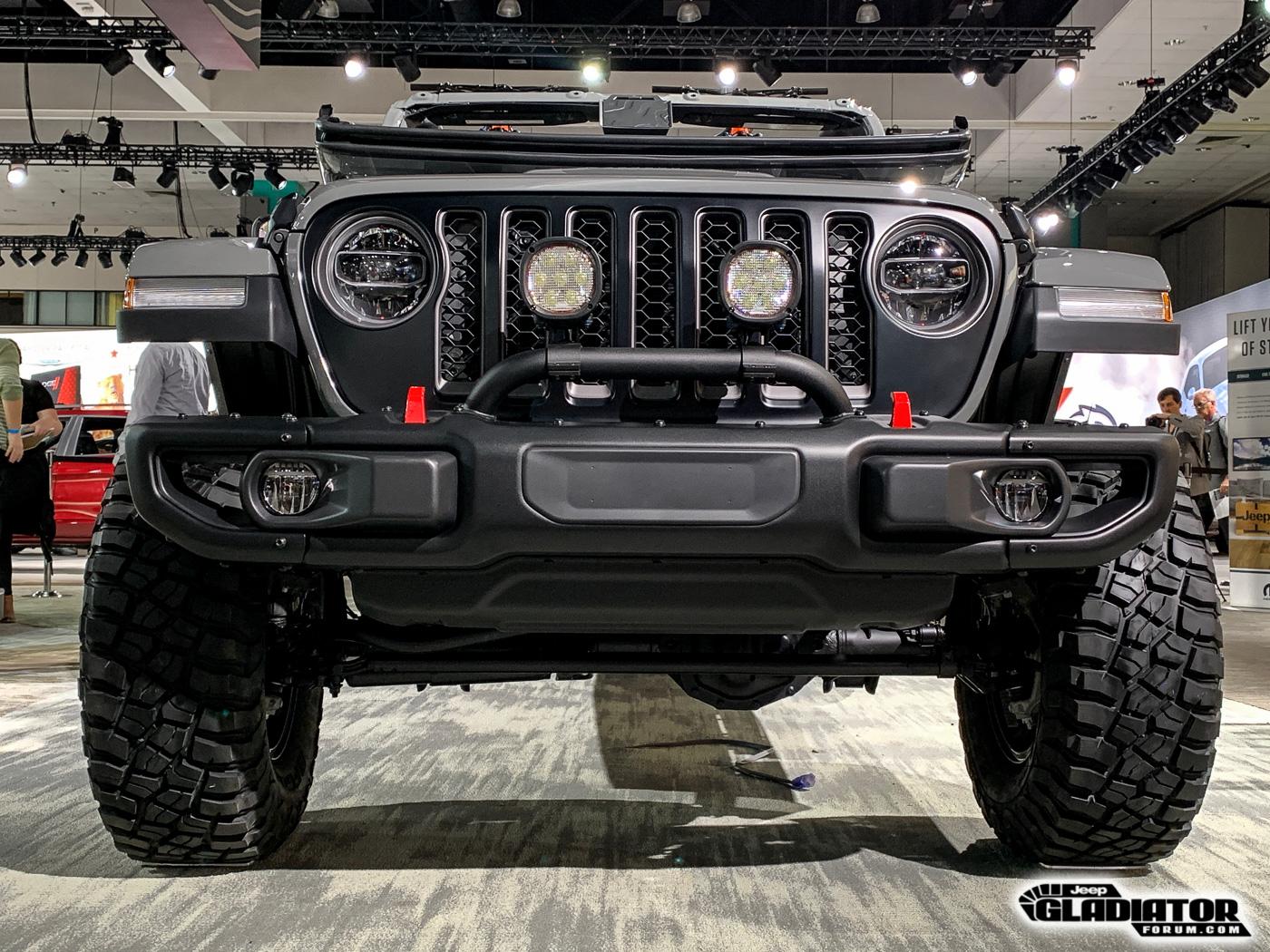 Jeep Gladiator Mopar Accessorized 2020 Jeep Gladiator (in Sting Gray) 2020-Jeep-Gladiator-JT-Pickup-Mopar-Accessories-LA-Auto-Show-12