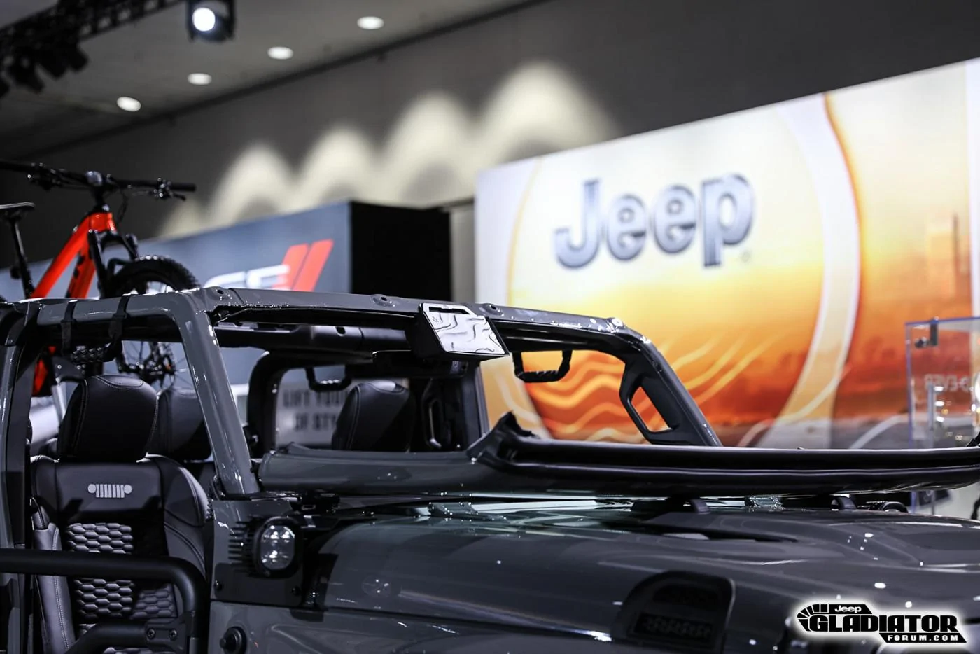 Jeep Gladiator Mopar Accessorized 2020 Jeep Gladiator (in Sting Gray) 2020-Jeep-Gladiator-JT-Pickup-Truck-Mopar-Accessories-LA-Auto-Show-14