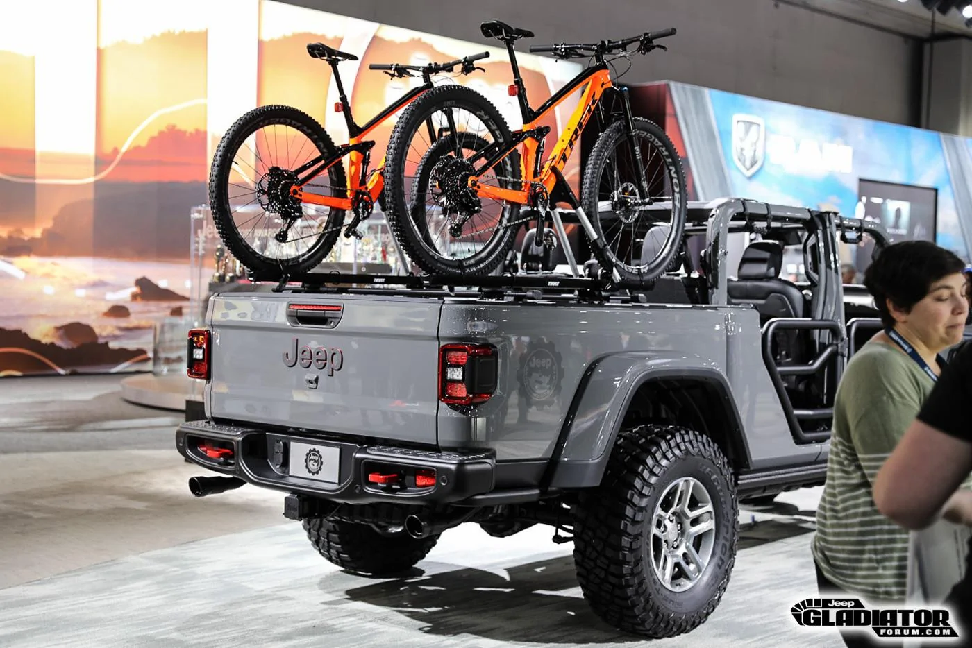 Jeep Gladiator Mopar Accessorized 2020 Jeep Gladiator (in Sting Gray) 2020-Jeep-Gladiator-JT-Pickup-Truck-Mopar-Accessories-LA-Auto-Show-15