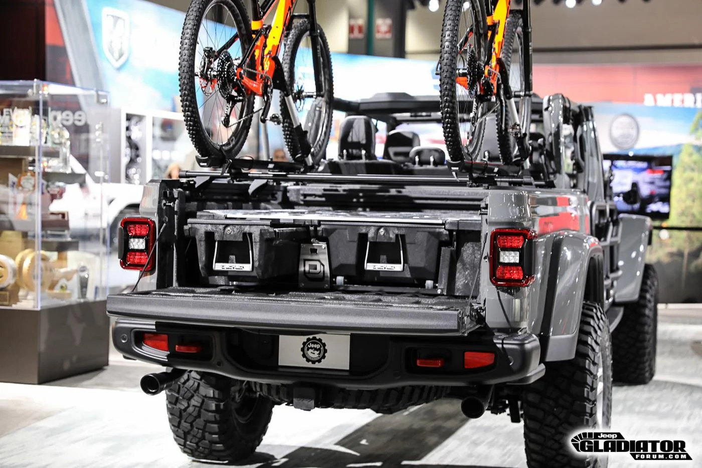 Jeep Gladiator Mopar Accessorized 2020 Jeep Gladiator (in Sting Gray) 2020-Jeep-Gladiator-JT-Pickup-Truck-Mopar-Accessories-LA-Auto-Show-21