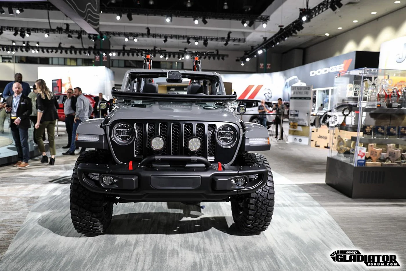 Jeep Gladiator Mopar Accessorized 2020 Jeep Gladiator (in Sting Gray) 2020-Jeep-Gladiator-JT-Pickup-Truck-Mopar-Accessories-LA-Auto-Show-23
