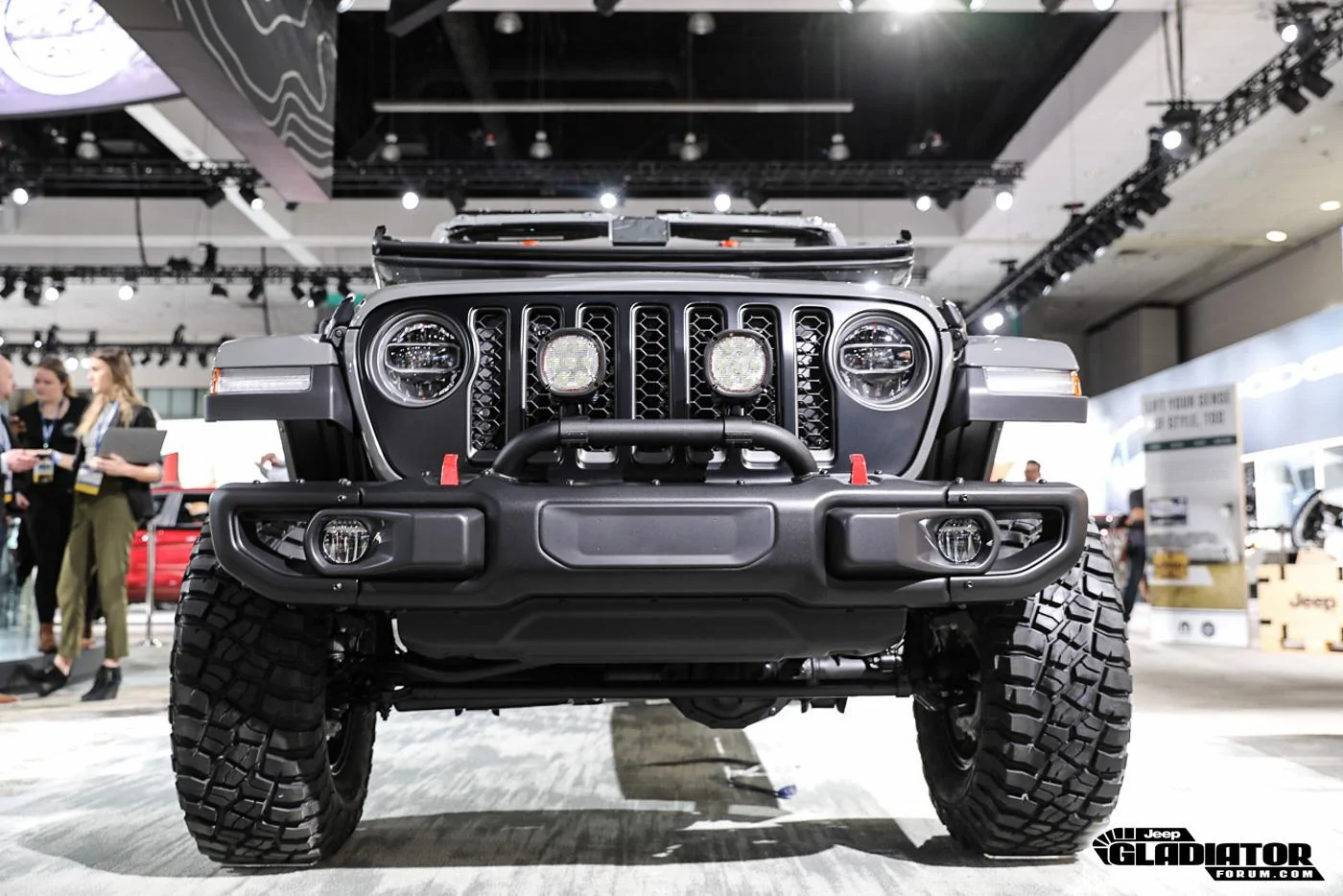 Jeep Gladiator Mopar Accessorized 2020 Jeep Gladiator (in Sting Gray) 2020-Jeep-Gladiator-JT-Pickup-Truck-Mopar-Accessories-LA-Auto-Show-24