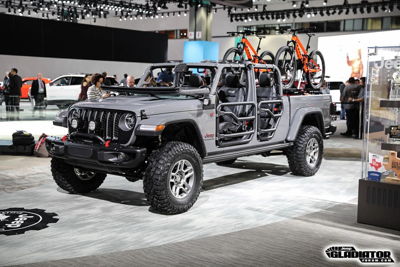 Jeep Gladiator Mopar Accessorized 2020 Jeep Gladiator (in Sting Gray) 2020-Jeep-Gladiator-JT-Pickup-Truck-Mopar-Accessories-LA-Auto-Show-26