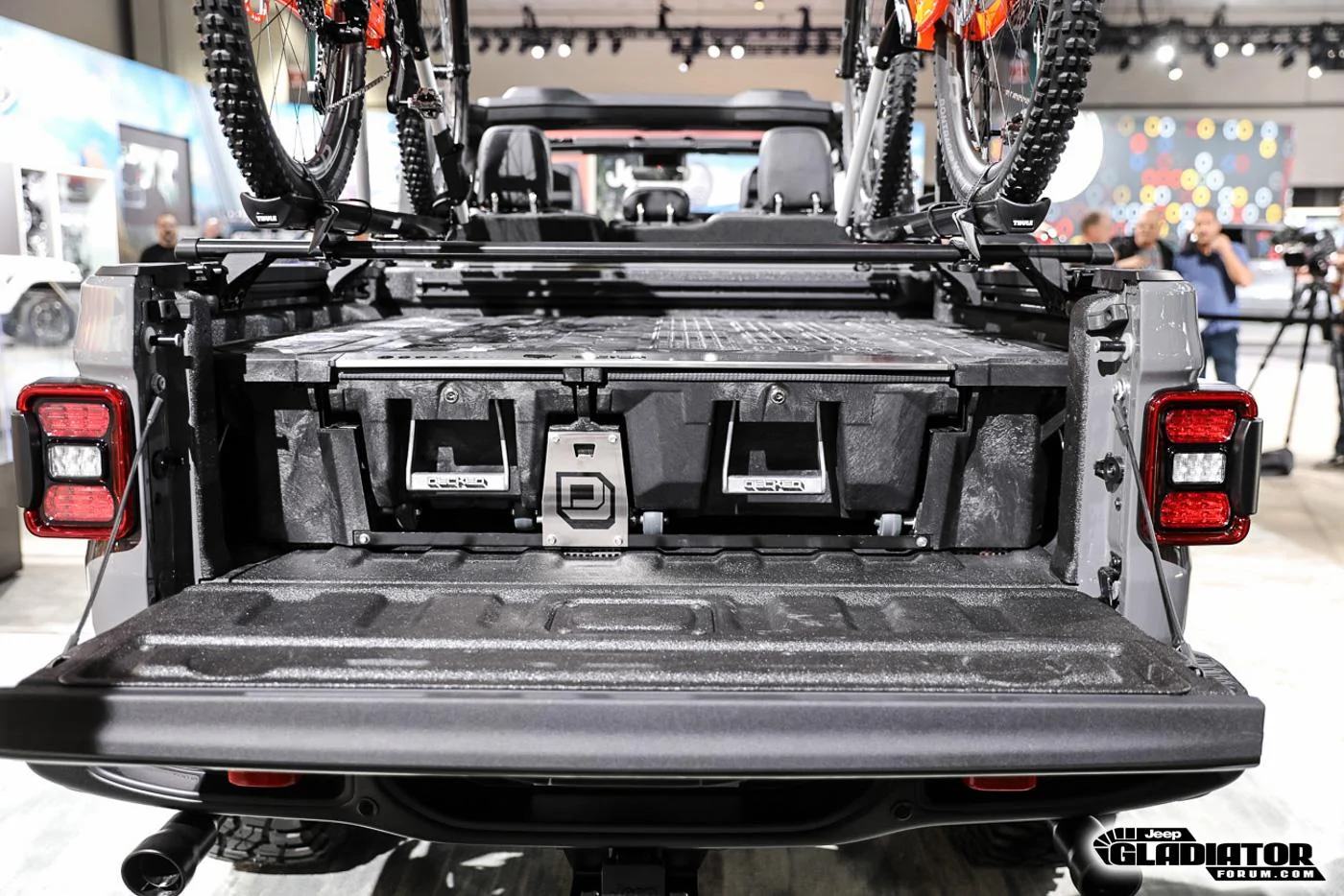 Jeep Gladiator Mopar Accessorized 2020 Jeep Gladiator (in Sting Gray) 2020-Jeep-Gladiator-JT-Pickup-Truck-Mopar-Accessories-LA-Auto-Show-28