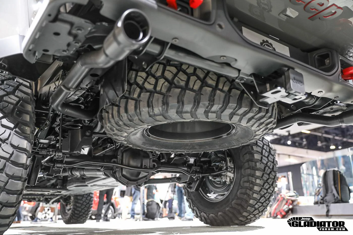 Jeep Gladiator Mopar Accessorized 2020 Jeep Gladiator (in Sting Gray) 2020-Jeep-Gladiator-JT-Pickup-Truck-Mopar-Accessories-LA-Auto-Show-32