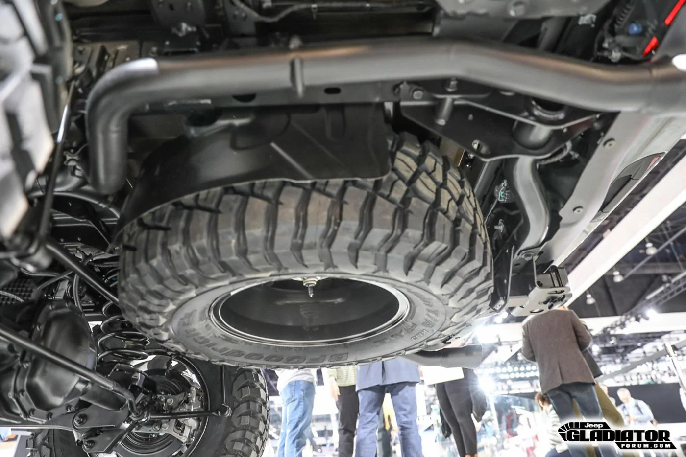 Jeep Gladiator Mopar Accessorized 2020 Jeep Gladiator (in Sting Gray) 2020-Jeep-Gladiator-JT-Pickup-Truck-Mopar-Accessories-LA-Auto-Show-36