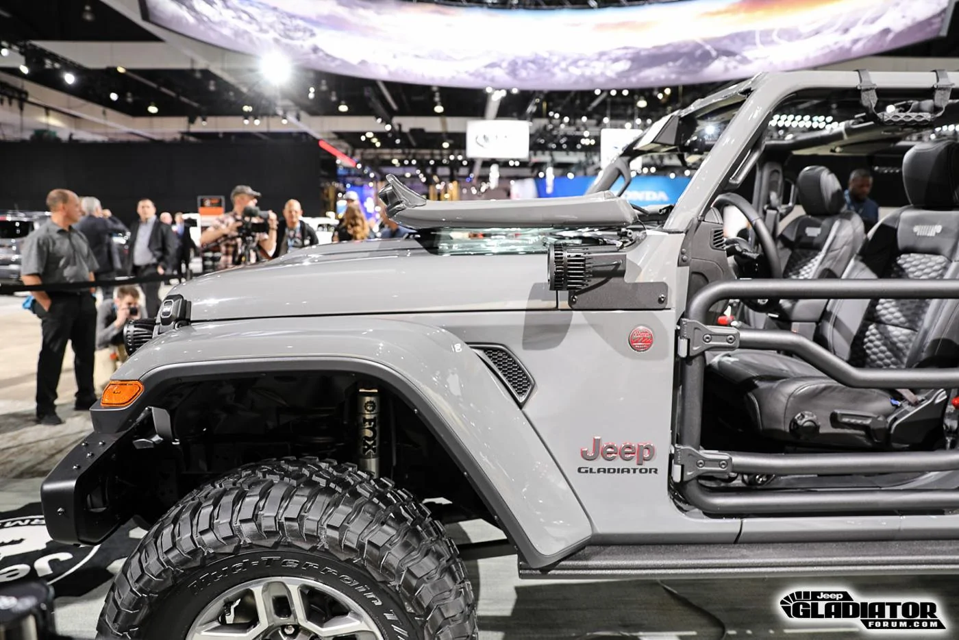 Jeep Gladiator Mopar Accessorized 2020 Jeep Gladiator (in Sting Gray) 2020-Jeep-Gladiator-JT-Pickup-Truck-Mopar-Accessories-LA-Auto-Show-43