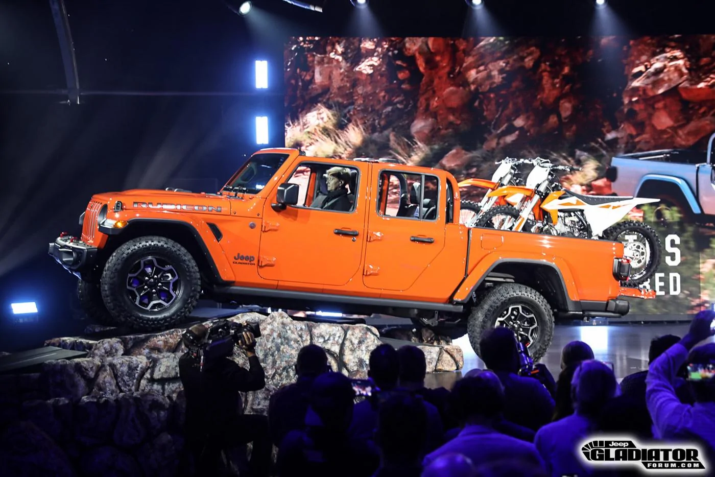 Jeep Gladiator JGF Live Coverage: 2020 Jeep Gladiator Debut from the LA Auto Show! 2020-Jeep-Gladiator-JT-Pickup-Truck-Mopar-Accessories-LA-Auto-Show-4