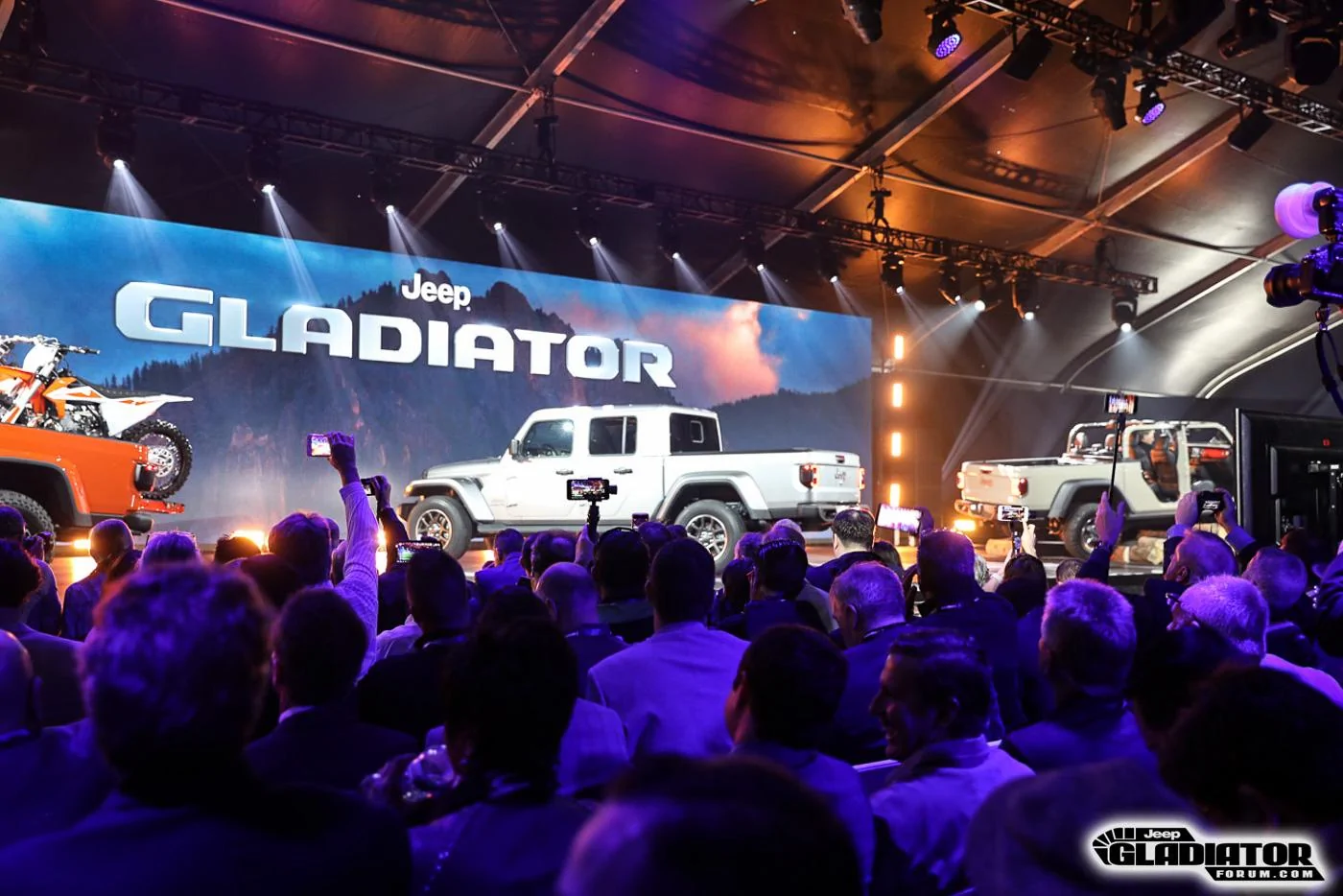 Jeep Gladiator JGF Live Coverage: 2020 Jeep Gladiator Debut from the LA Auto Show! 2020-Jeep-Gladiator-JT-Pickup-Truck-Mopar-Accessories-LA-Auto-Show-6