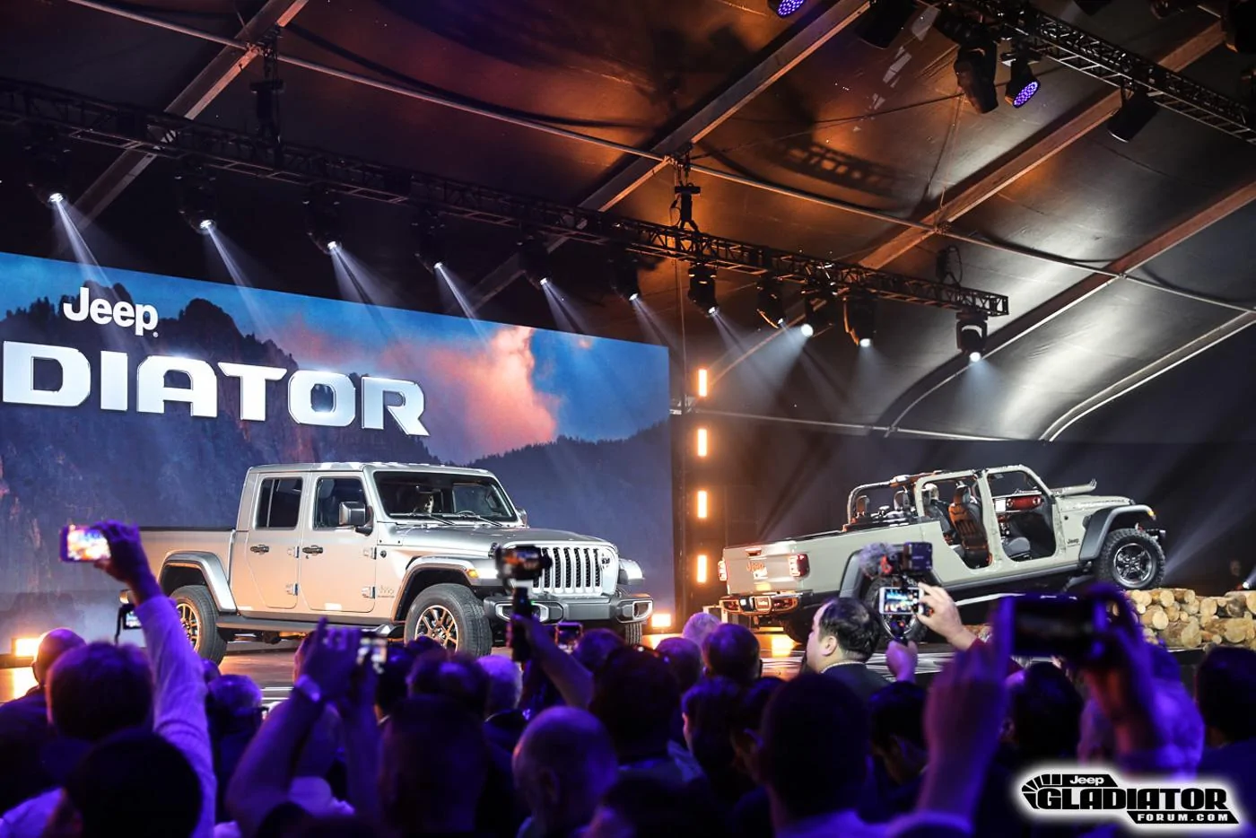 Jeep Gladiator JGF Live Coverage: 2020 Jeep Gladiator Debut from the LA Auto Show! 2020-Jeep-Gladiator-JT-Pickup-Truck-Mopar-Accessories-LA-Auto-Show-8