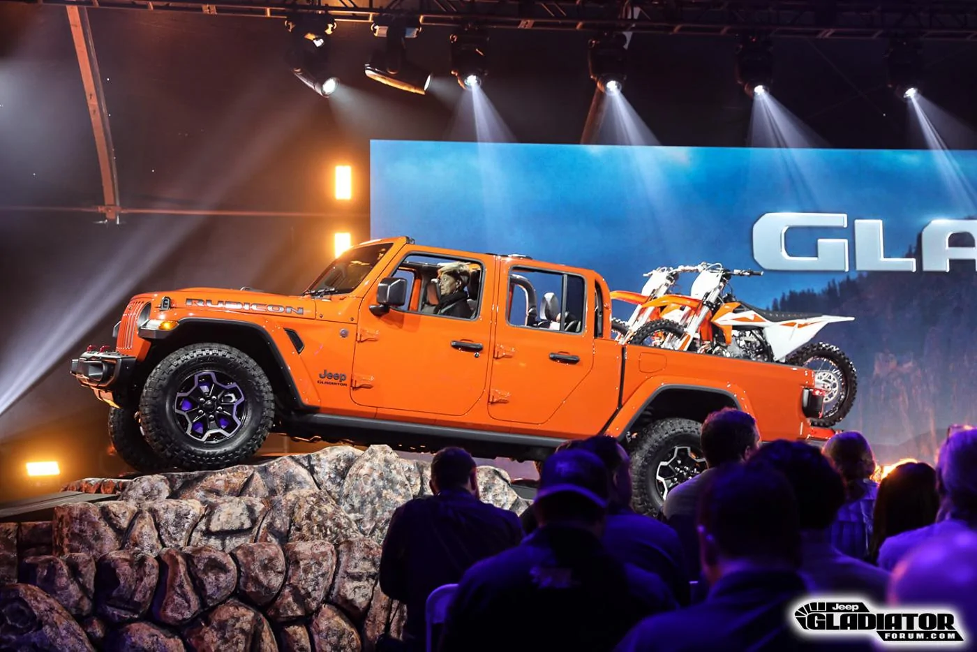 Jeep Gladiator JGF Live Coverage: 2020 Jeep Gladiator Debut from the LA Auto Show! 2020-Jeep-Gladiator-JT-Pickup-Truck-Mopar-Accessories-LA-Auto-Show-9