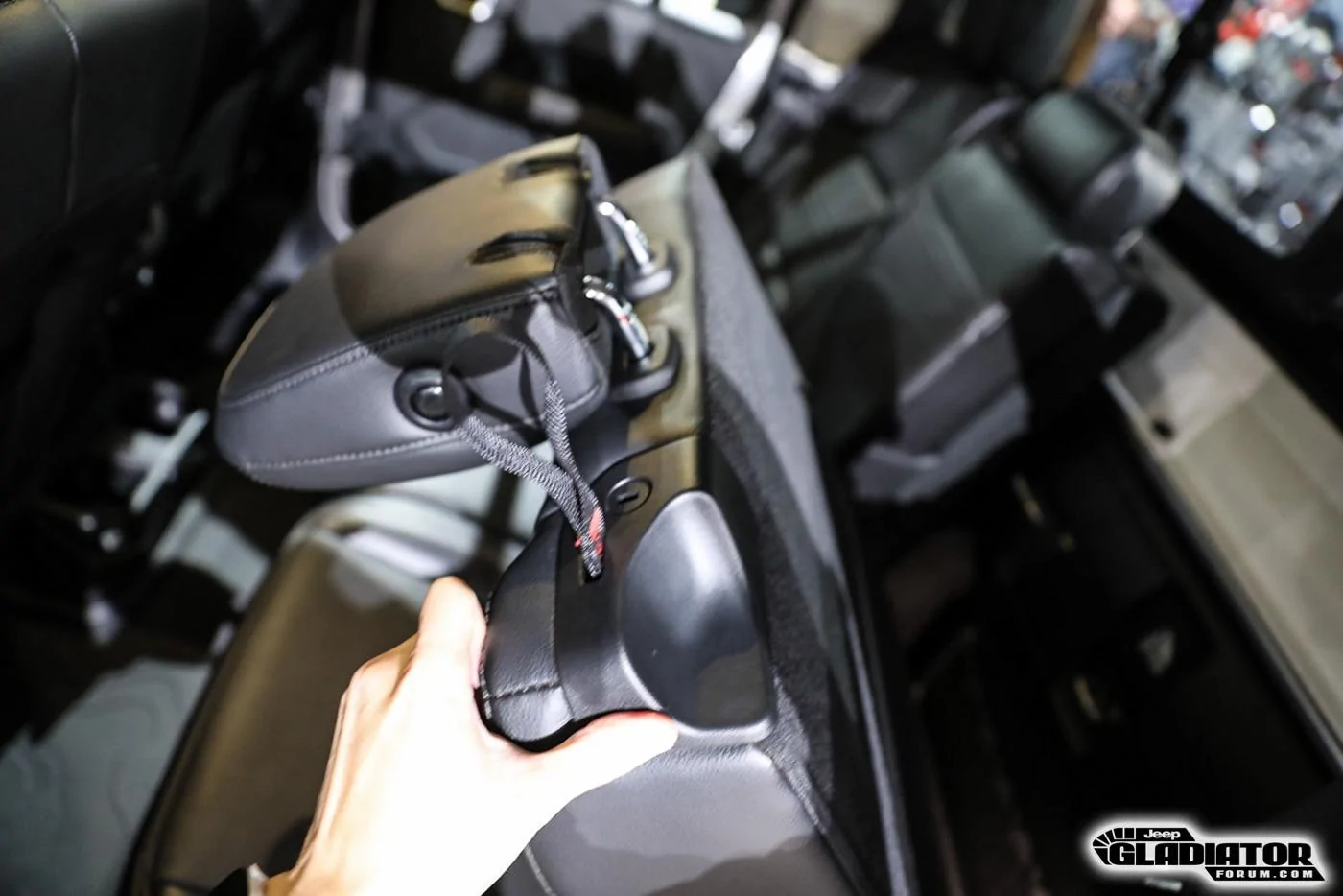 Jeep Gladiator JGF Live Coverage: 2020 Jeep Gladiator Debut from the LA Auto Show! 2020-Jeep-Gladiator-JT-Pickup-Truck-LA-Auto-Show-1