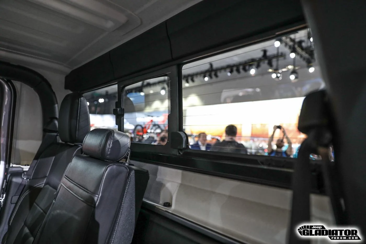 Jeep Gladiator JGF Live Coverage: 2020 Jeep Gladiator Debut from the LA Auto Show! 2020-Jeep-Gladiator-JT-Pickup-Truck-LA-Auto-Show-4