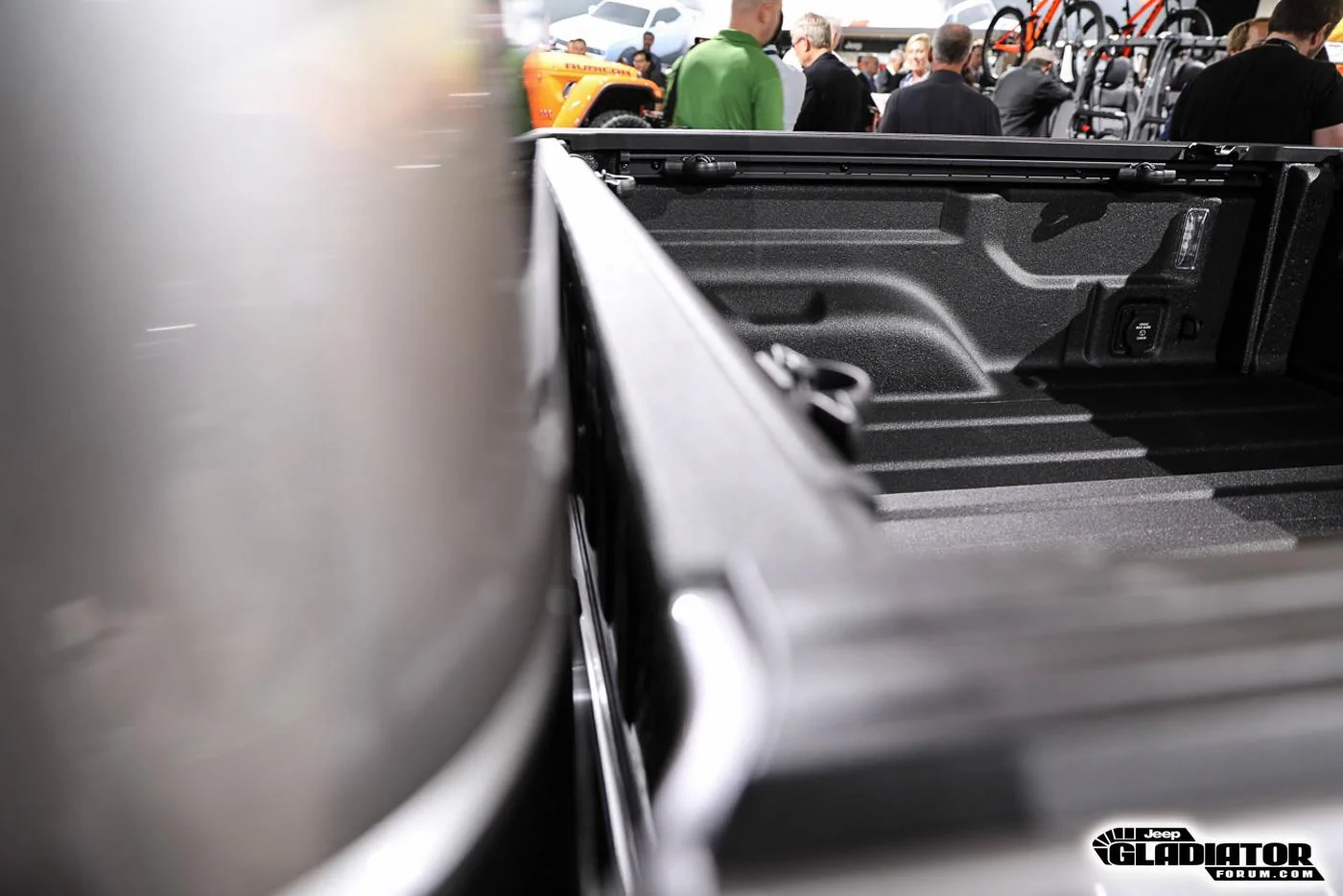 Jeep Gladiator JGF Live Coverage: 2020 Jeep Gladiator Debut from the LA Auto Show! 2020-Jeep-Gladiator-JT-Pickup-Truck-LA-Auto-Show-5