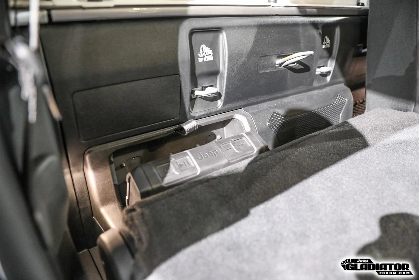 Jeep Gladiator JGF Live Coverage: 2020 Jeep Gladiator Debut from the LA Auto Show! 2020-Jeep-Gladiator-JT-Pickup-Truck-LA-Auto-Show-12