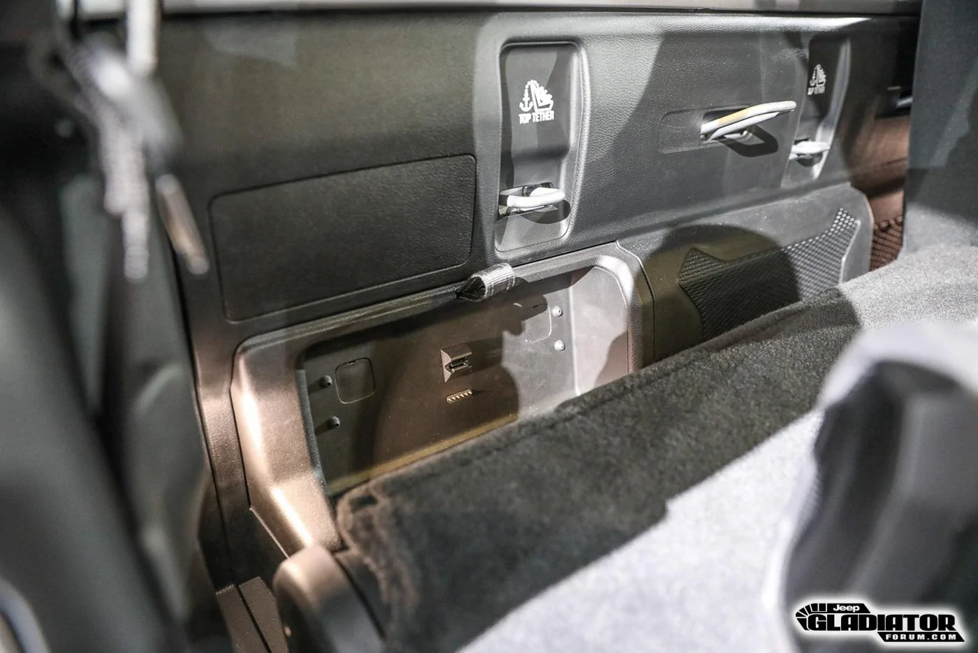 Jeep Gladiator JGF Live Coverage: 2020 Jeep Gladiator Debut from the LA Auto Show! 2020-Jeep-Gladiator-JT-Pickup-Truck-LA-Auto-Show-14