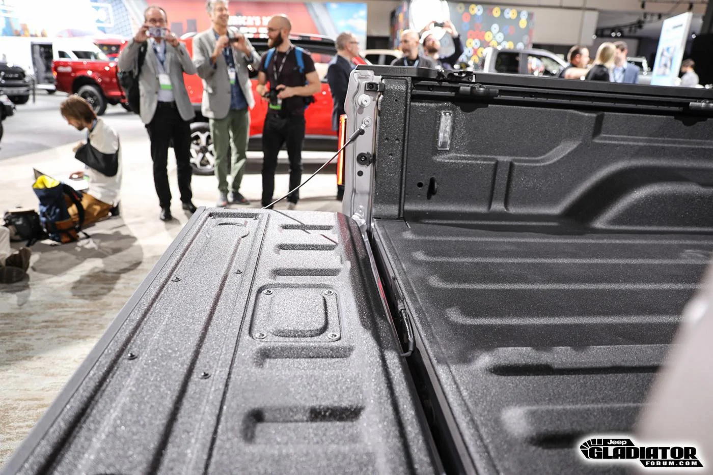 Jeep Gladiator JGF Live Coverage: 2020 Jeep Gladiator Debut from the LA Auto Show! 2020-Jeep-Gladiator-JT-Pickup-Truck-LA-Auto-Show-18