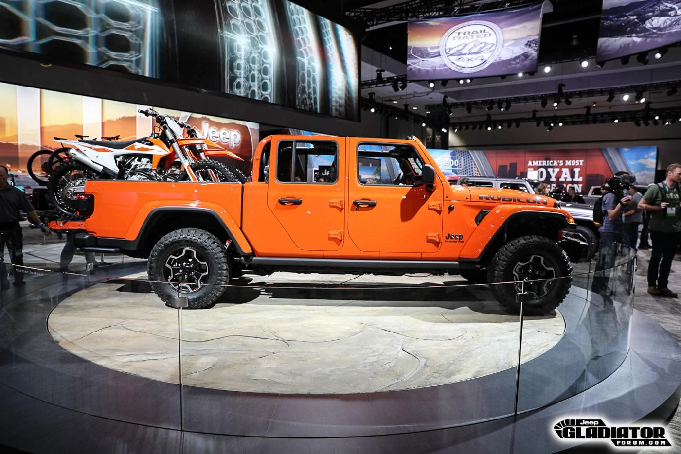 Jeep Gladiator JGF Live Coverage: 2020 Jeep Gladiator Debut from the LA Auto Show! 2020-Jeep-Gladiator-JT-Pickup-Truck-LA-Auto-Show-34