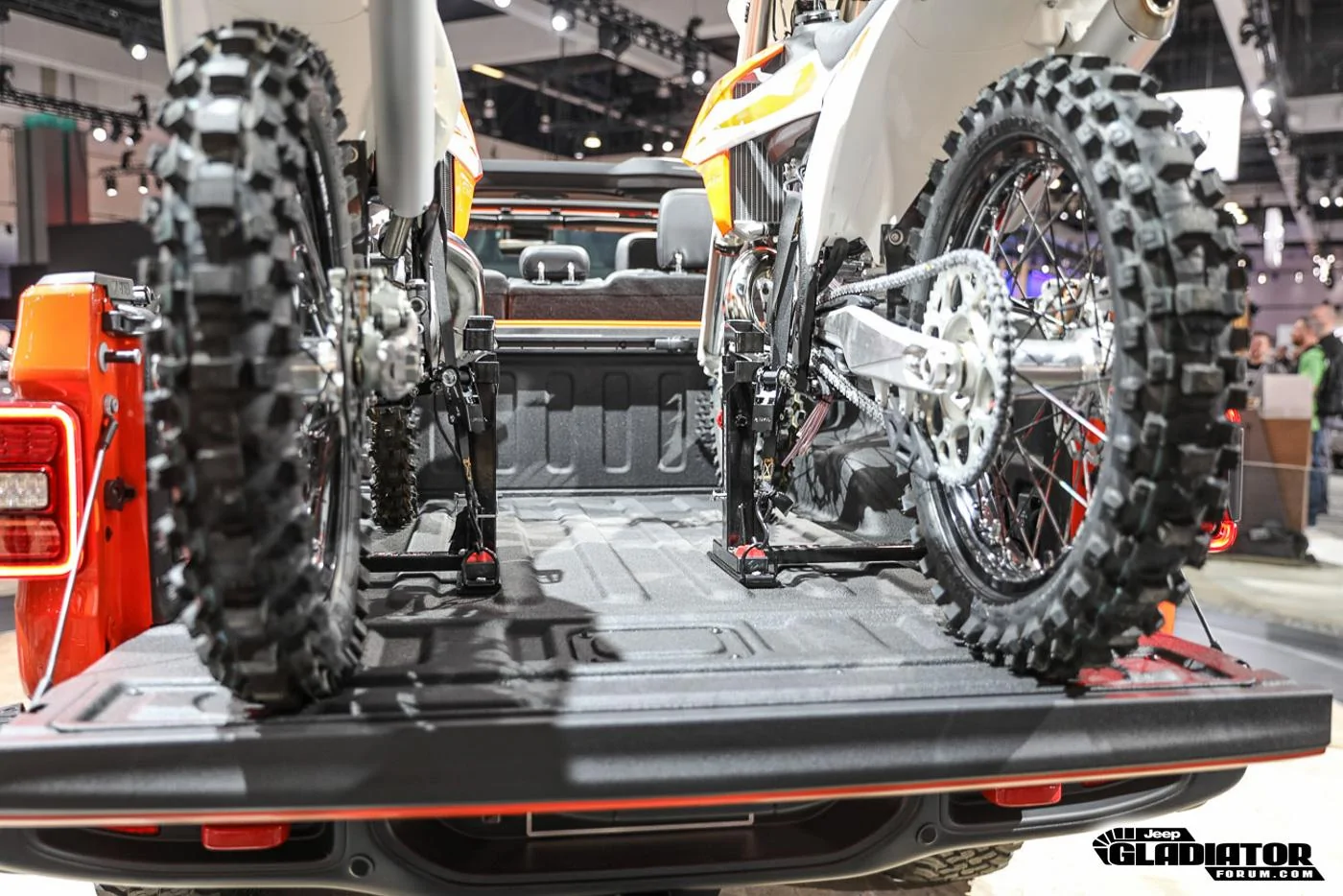 Jeep Gladiator JGF Live Coverage: 2020 Jeep Gladiator Debut from the LA Auto Show! 2020-Jeep-Gladiator-JT-Pickup-Truck-LA-Auto-Show-38
