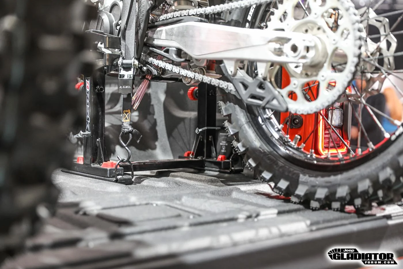 Jeep Gladiator JGF Live Coverage: 2020 Jeep Gladiator Debut from the LA Auto Show! 2020-Jeep-Gladiator-JT-Pickup-Truck-LA-Auto-Show-39