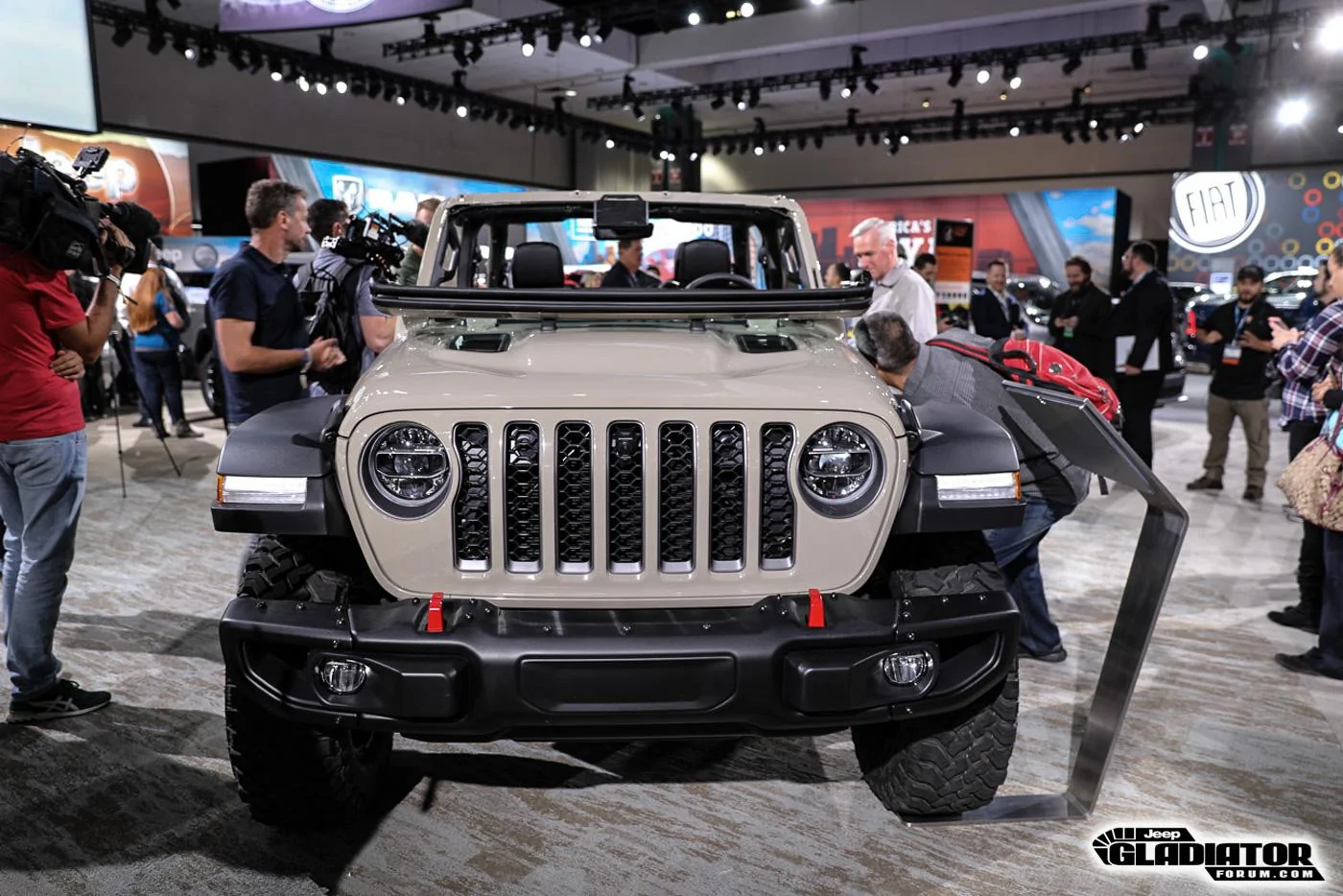 Jeep Gladiator JGF Live Coverage: 2020 Jeep Gladiator Debut from the LA Auto Show! 2020-Jeep-Gladiator-JT-Pickup-Truck-LA-Auto-Show-43