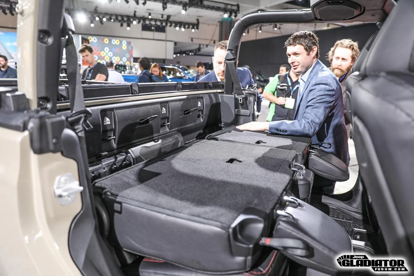 Jeep Gladiator JGF Live Coverage: 2020 Jeep Gladiator Debut from the LA Auto Show! 2020-Jeep-Gladiator-JT-Pickup-Truck-LA-Auto-Show-52