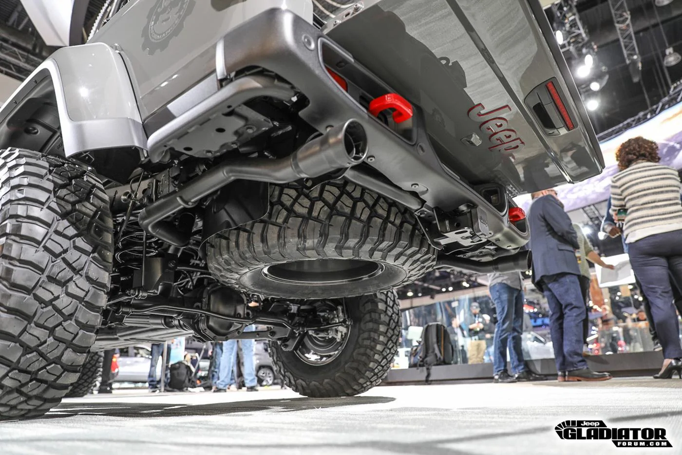 Jeep Gladiator Mopar Accessorized 2020 Jeep Gladiator (in Sting Gray) 2020-jeep-gladiator-jt-pickup-truck-mopar-accessories-la-auto-show-31-jpg