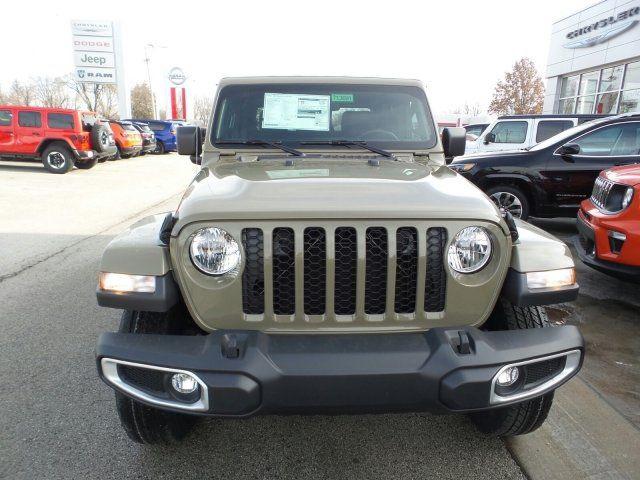 Jeep Gladiator Body color fenders available for Sport! 0e84c15f-f19e-44a7-aa57-4bde6f9ff6ae-jpe