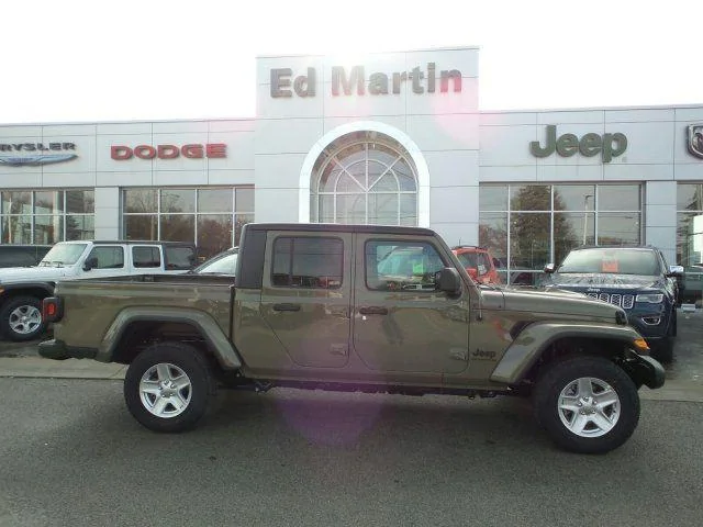 Jeep Gladiator Body color fenders available for Sport! db98f523-9840-4038-9724-91767564a457-jpeg
