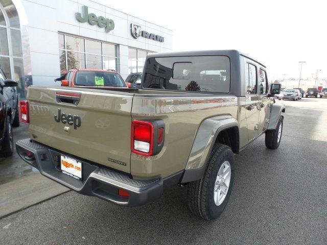 Jeep Gladiator Body color fenders available for Sport! 36650823-43e3-4ff8-90ee-069d02929bf0-jpe