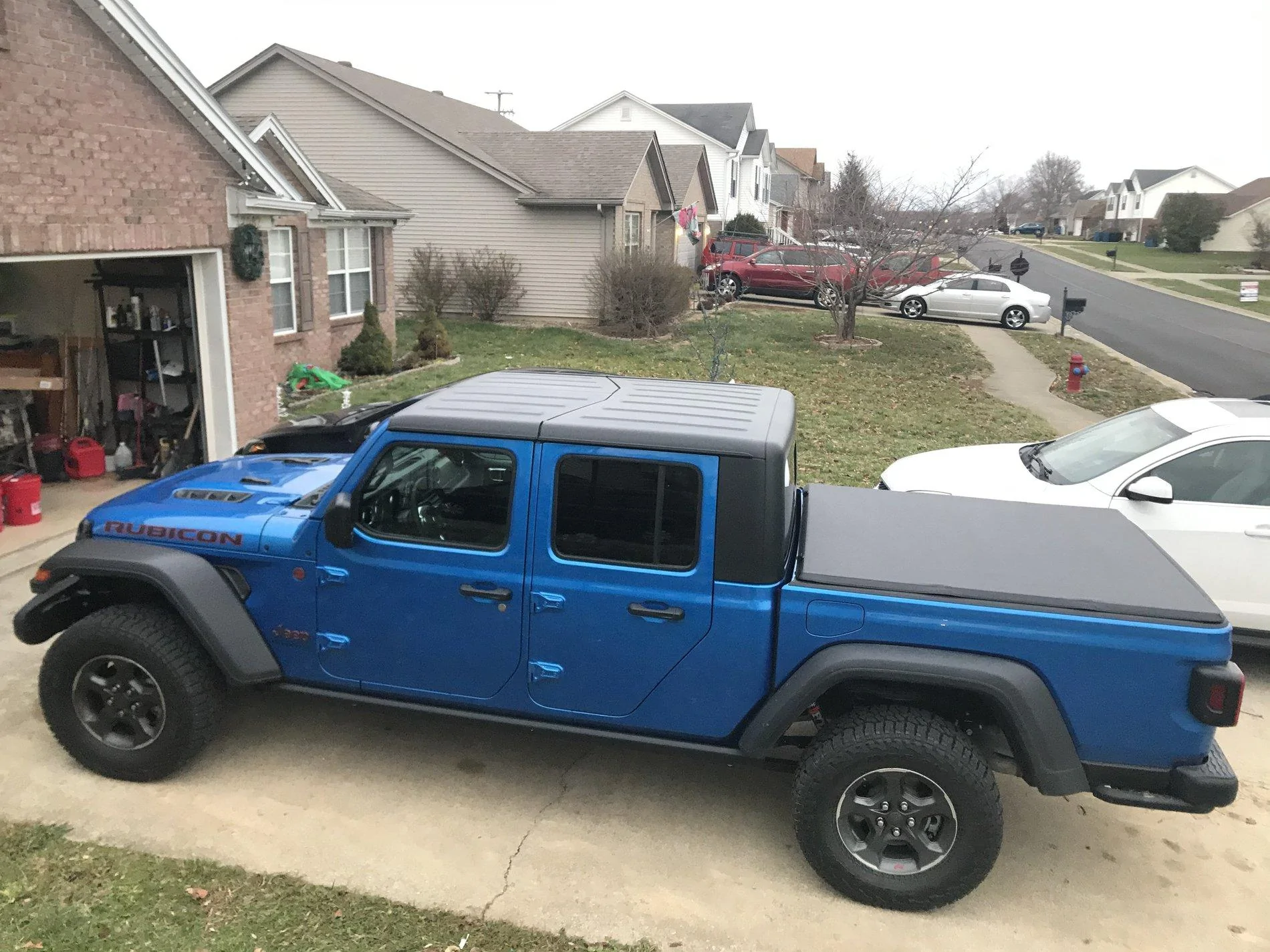Jeep Gladiator Aftermarket Tonneau Covers? 0F842C90-806B-43F8-B9D5-262AAD94A84A
