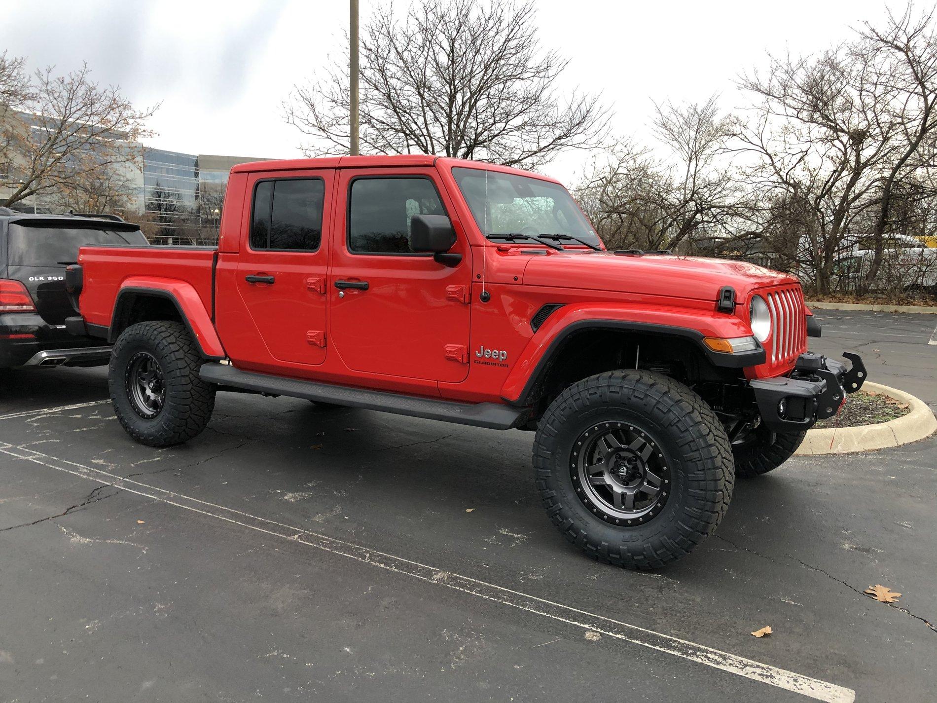 Jeep Gladiator Anyone Else Really Like Looking at Your Parked Rig? 4C0D1915-71CF-49D5-9714-57FBF92103C1