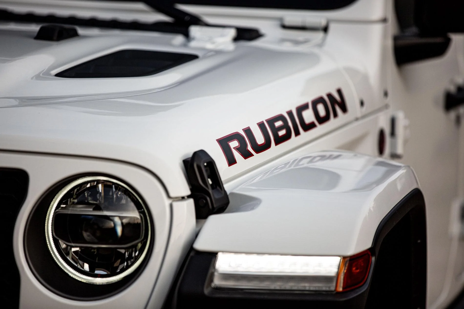 Jeep Gladiator 2020 Gladiator Rubicon - White MG4A9725-sml