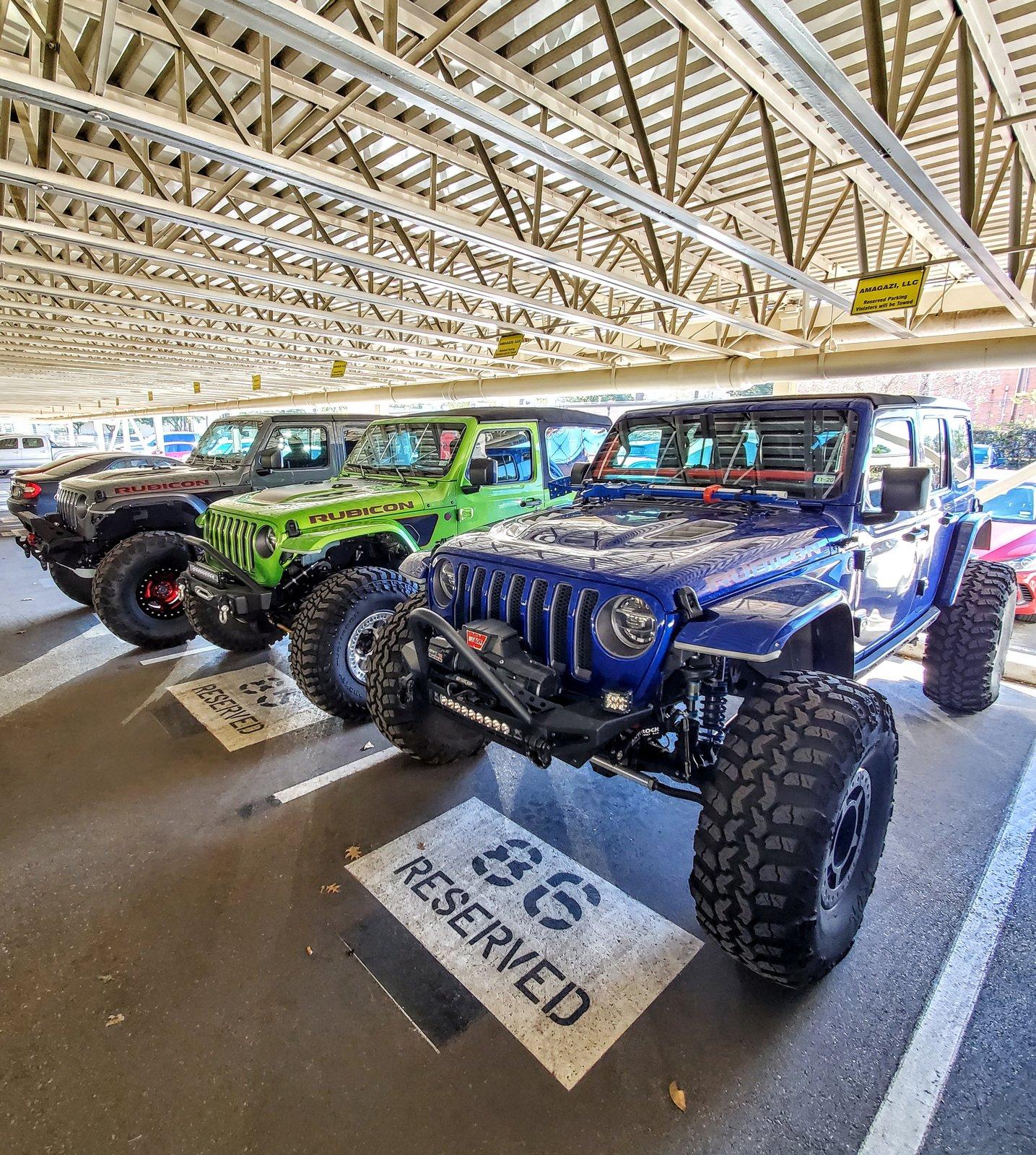 Jeep Gladiator Jeeps Parking Next To Jeeps 20191211_140547~2