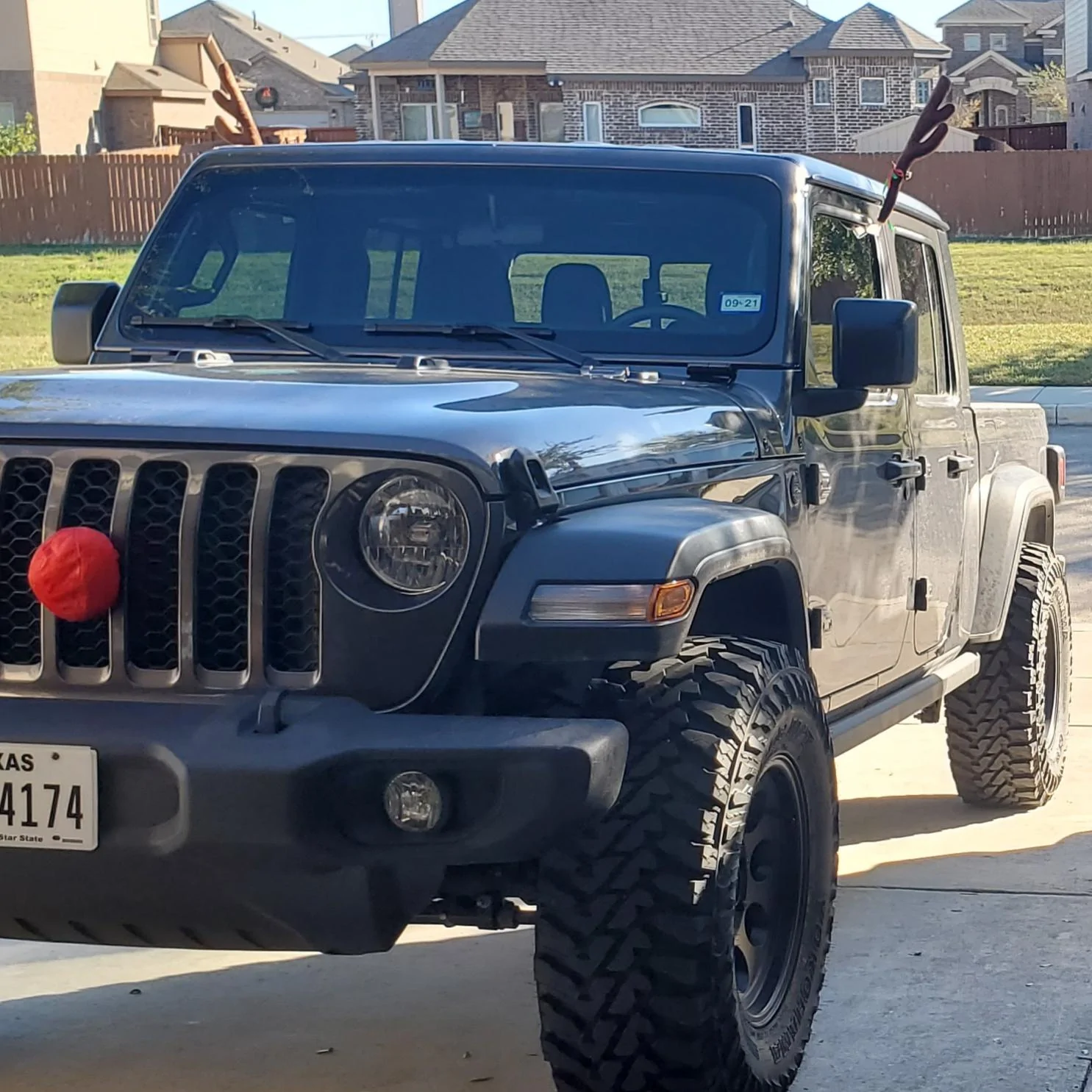 Jeep Gladiator Christmas season, where you put your red nose 20191211_210402