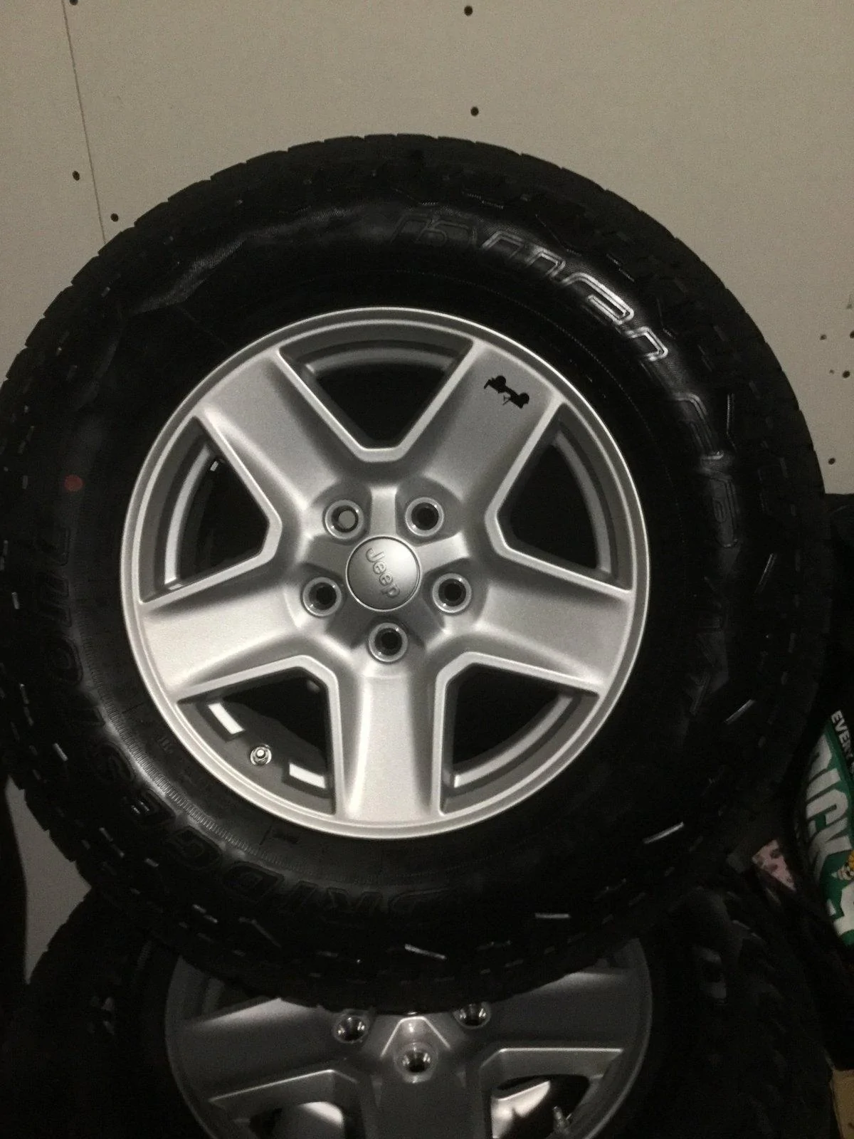Jeep Gladiator Sport S Wheels/Tires with Bridgestone Dueler A/T 245/75/17 3DA543CA-DD2C-46E7-A812-9CB85A599095