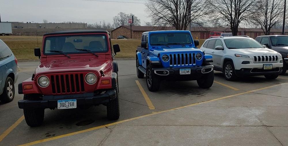 Jeep Gladiator Jeeps Parking Next To Jeeps 20191213_102243_HDR