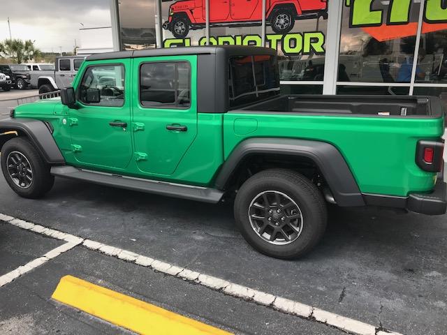 Jeep Gladiator JT  “Green with envy pearl coat” new color ? IMG_1791.JPG