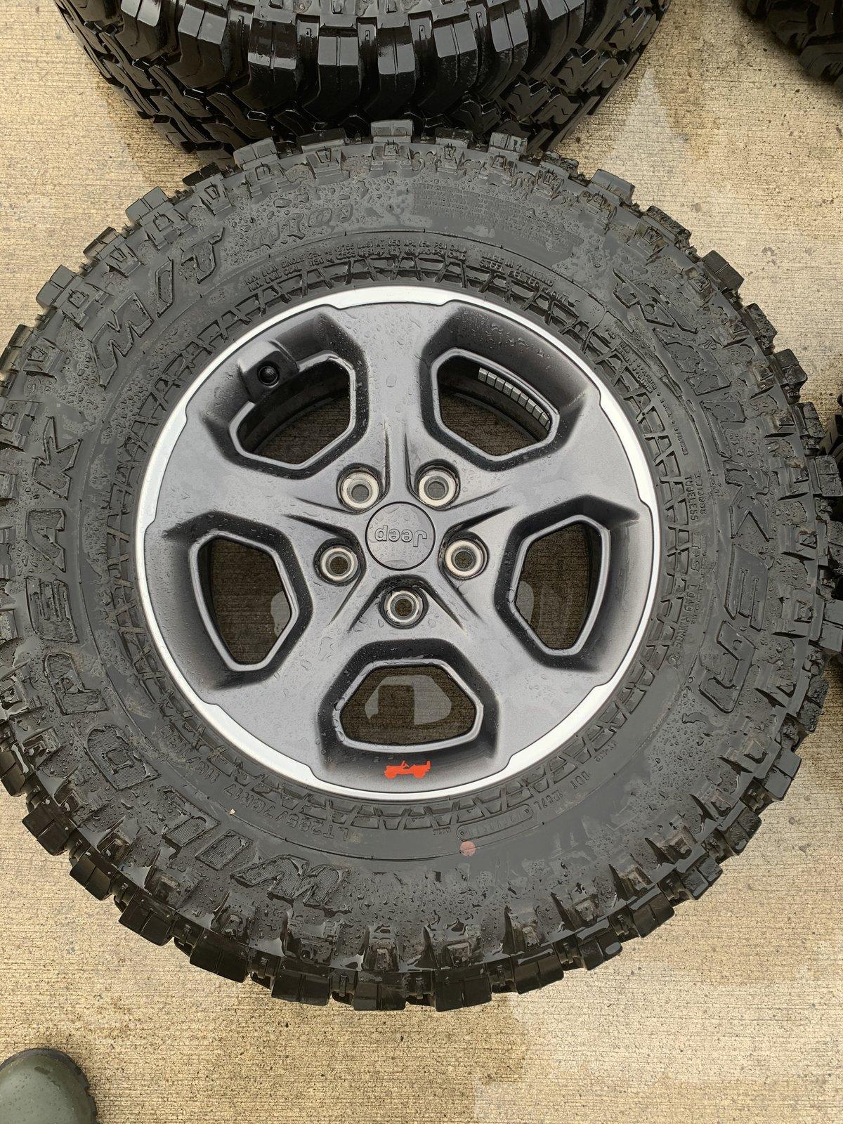 Jeep Gladiator Tires, rims, TPS from Rubicon Gladiator A0776D3E-B7D2-40AF-821F-0DB2CD1CE693