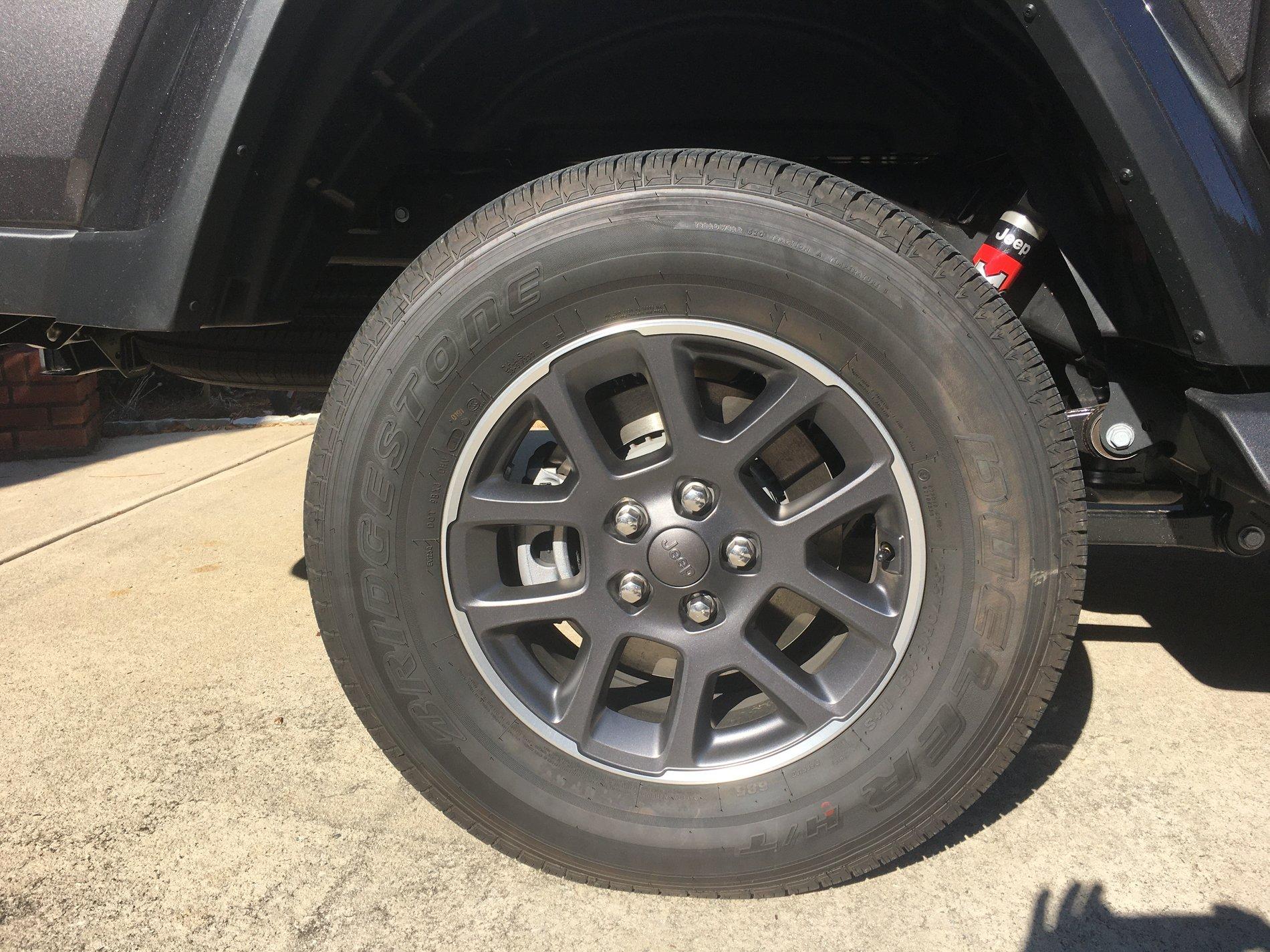 Jeep Gladiator Overland Wheels and Tires 96AAFB95-8CC4-4D74-B662-A4AD8457BD9A