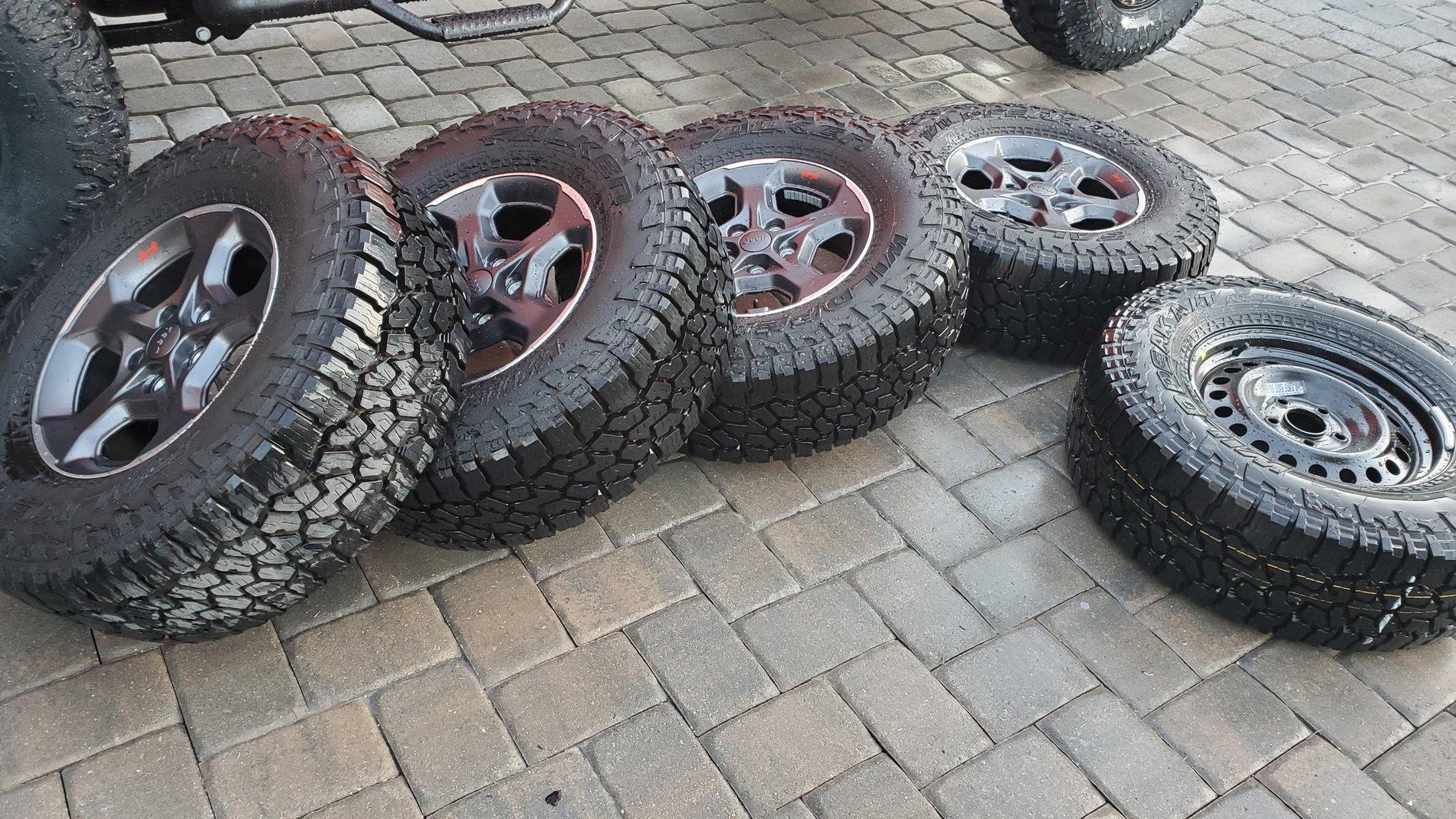 Jeep Gladiator FS: Rubicon wheels and tires, including spare and TPMS 20191214_172039