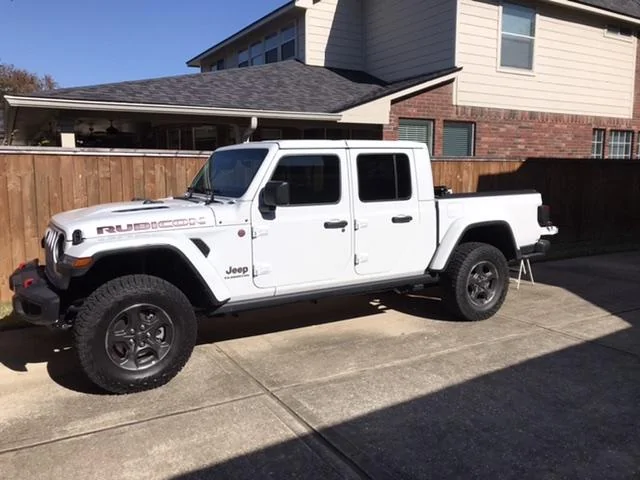 Jeep Gladiator Glad to meet you, White Rubicon 475D22C4-F676-49CC-8FCE-A40B7D28D4E0