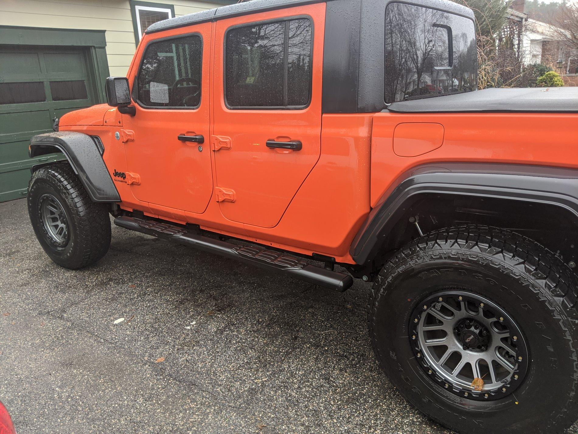 Jeep Gladiator GoRhino 5" oval black steps IMG_20191214_083450