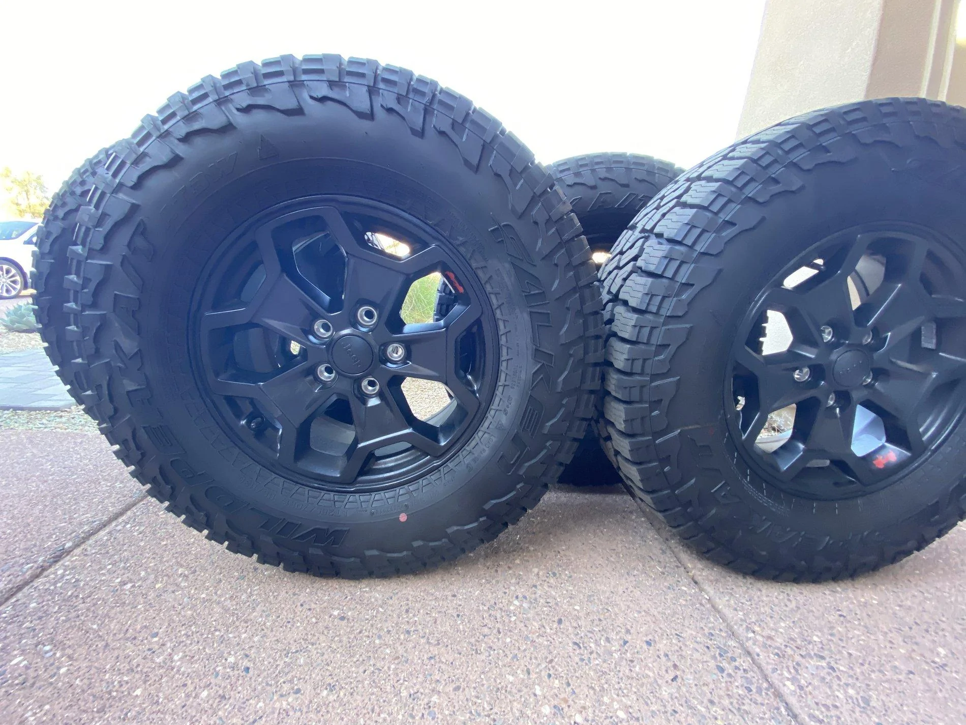 Jeep Gladiator Gladiator Launch Edition Wheels & Tires - set of 4 - Like Brand New IMG_0179