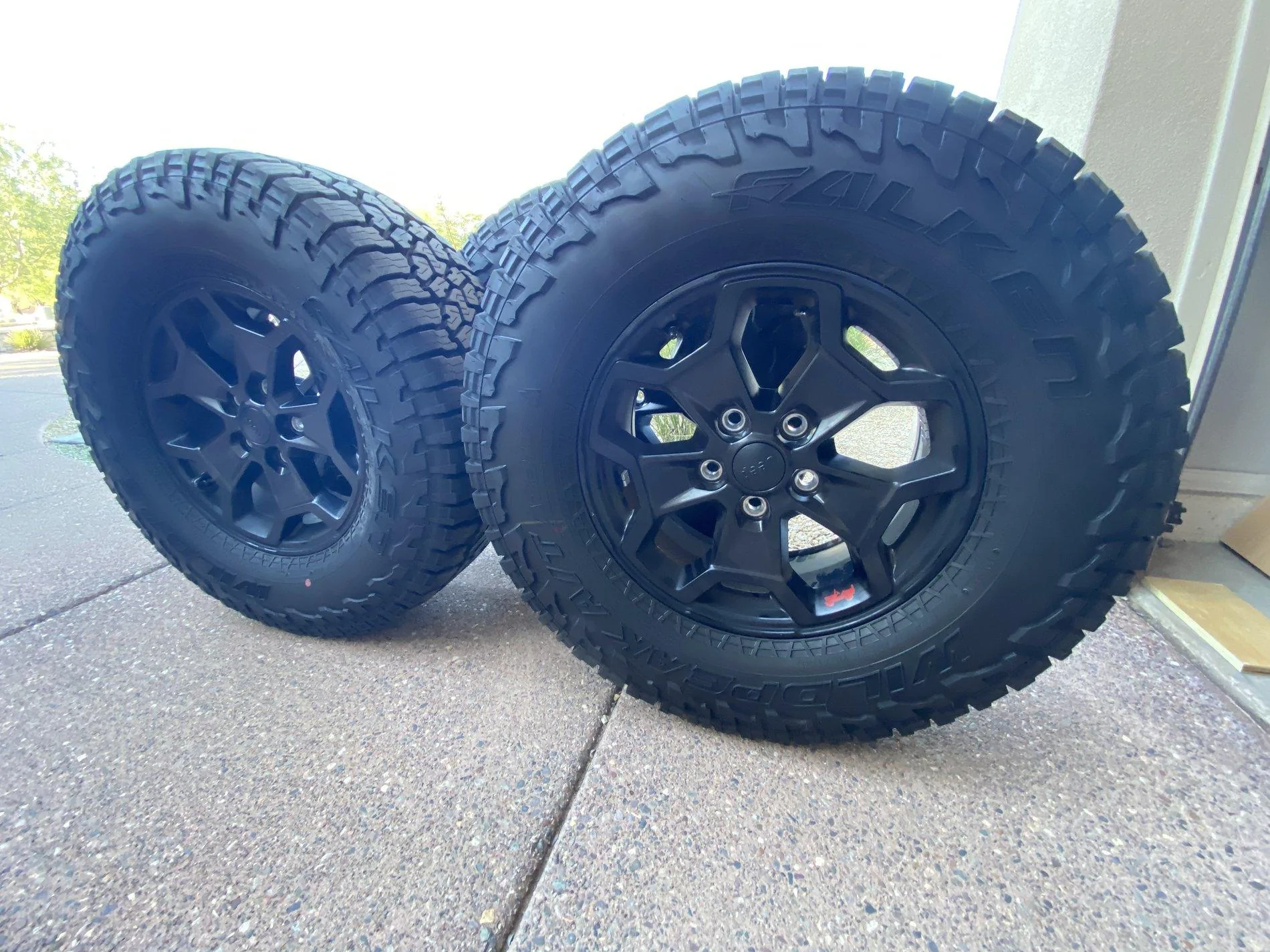 Jeep Gladiator Gladiator Launch Edition Wheels & Tires - set of 4 - Like Brand New IMG_0178