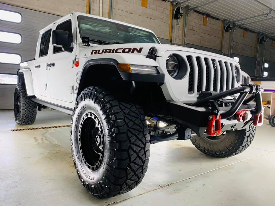 Jeep Gladiator BRIGHT WHITE Gladiator JT Club 78657127_280153482936716_1657642915654008832_n