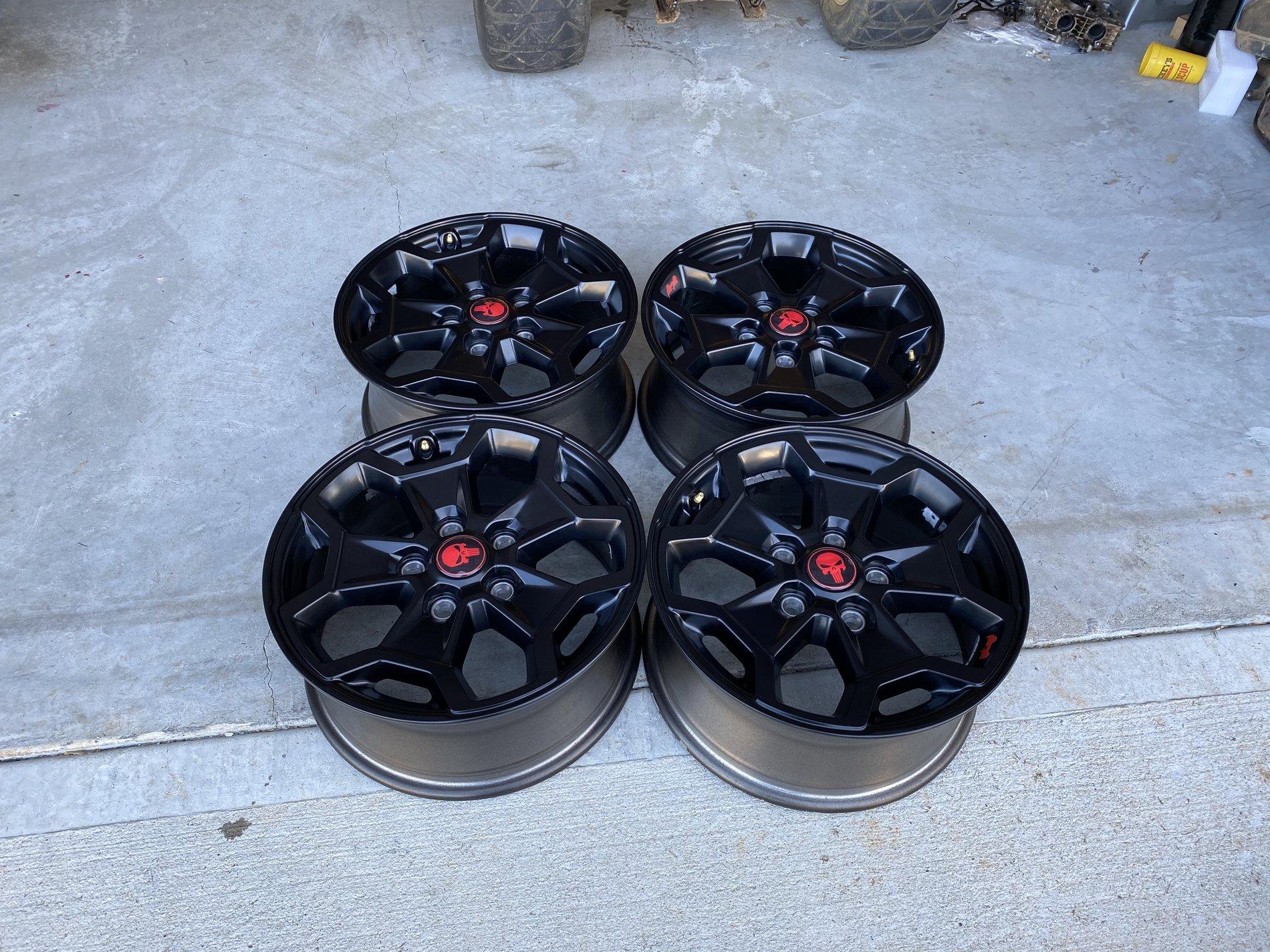 Jeep Gladiator Set of 4 OEM Launch Edition wheels with TPMS sensors and lug nuts DF59D2B3-27C0-47A9-BD15-954B1D0B54C6