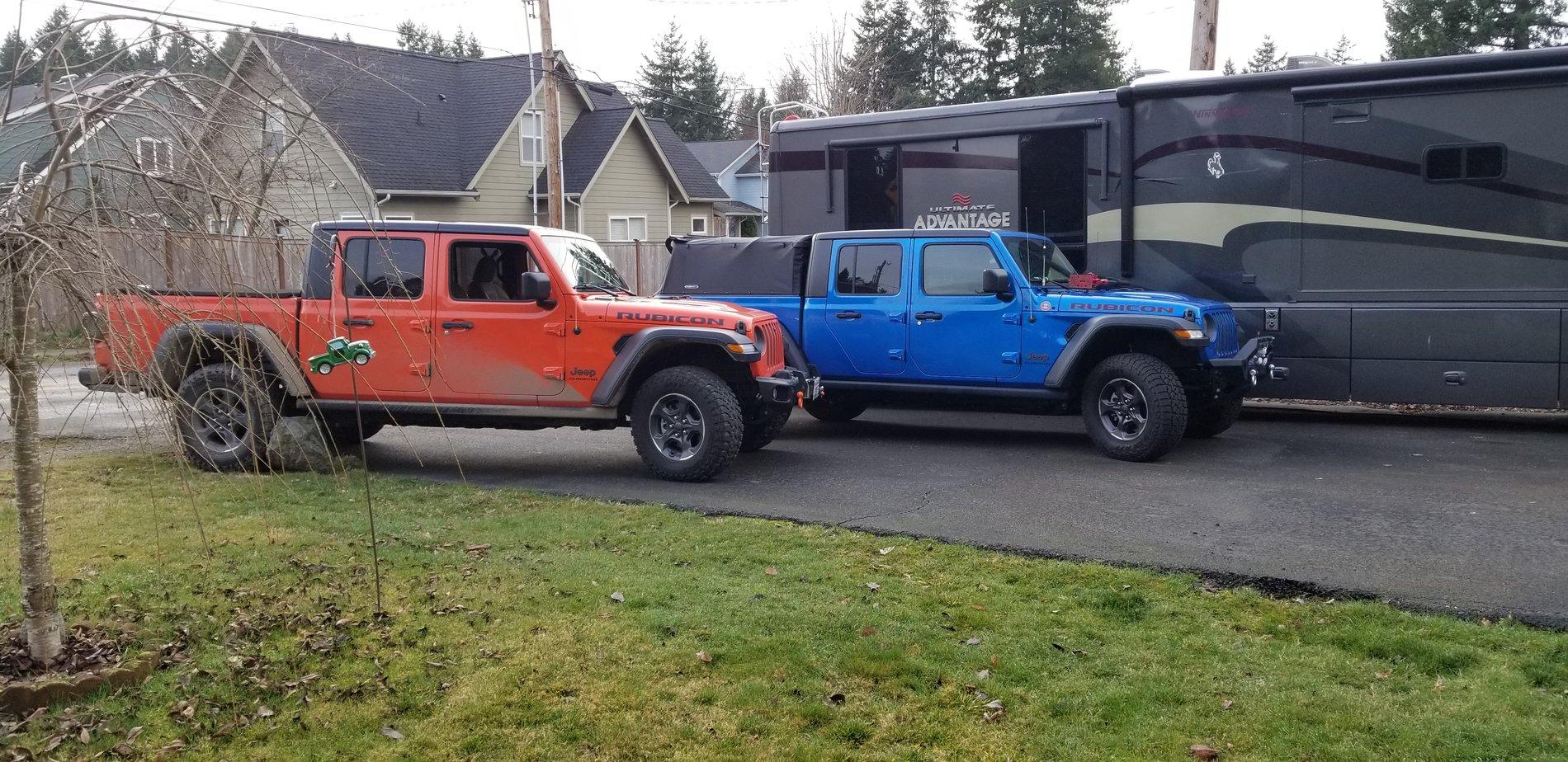 Jeep Gladiator Jeeps Parking Next To Jeeps 20191216_140059